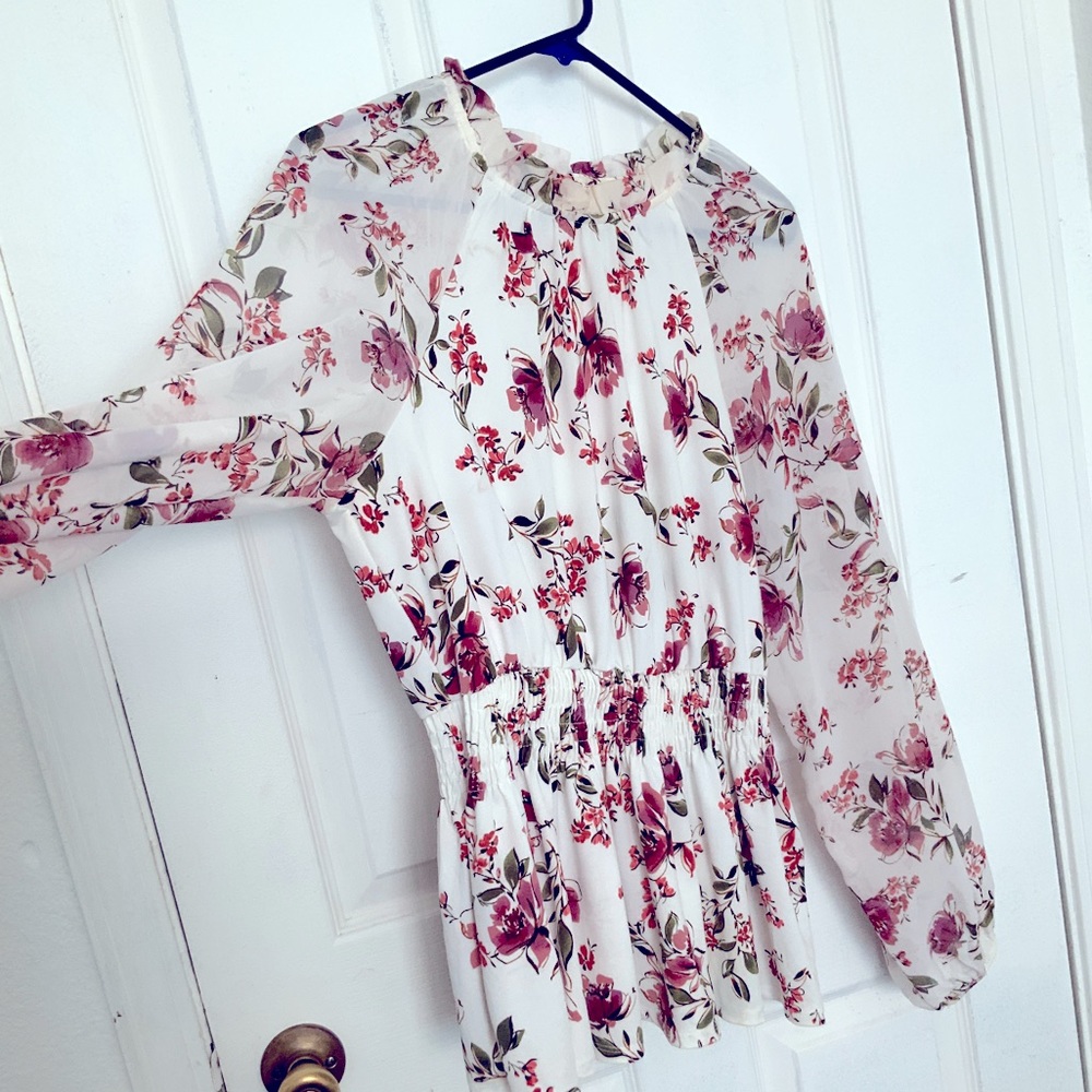Floral blouse very elegant